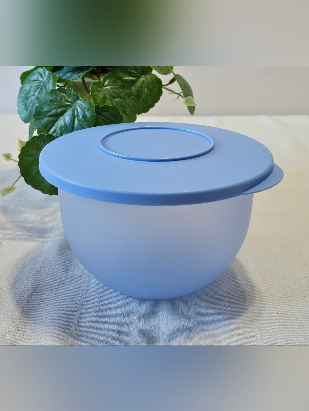 Tupperware Impressions Blue 1.3L Bowl With Lid #3095B-3